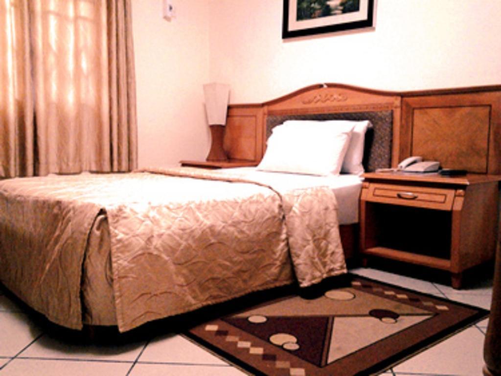 Sunset Hotel Kumasi Rum bild
