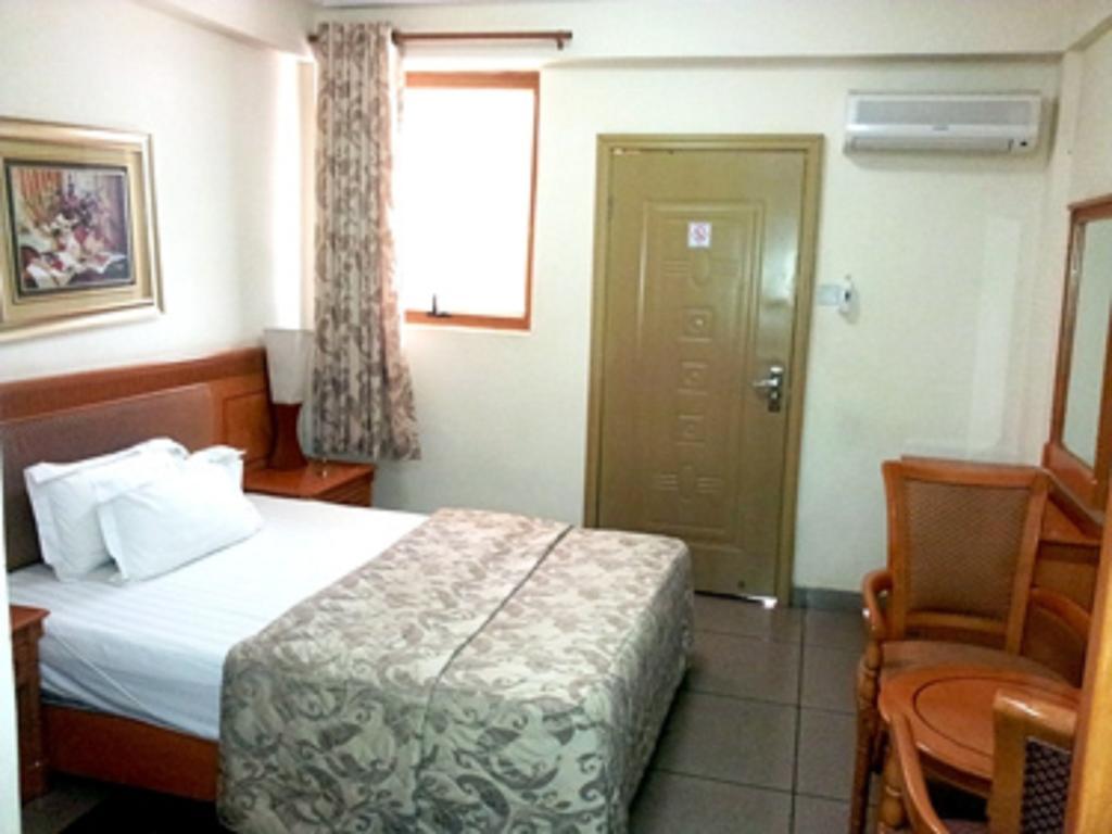 Sunset Hotel Kumasi Rum bild