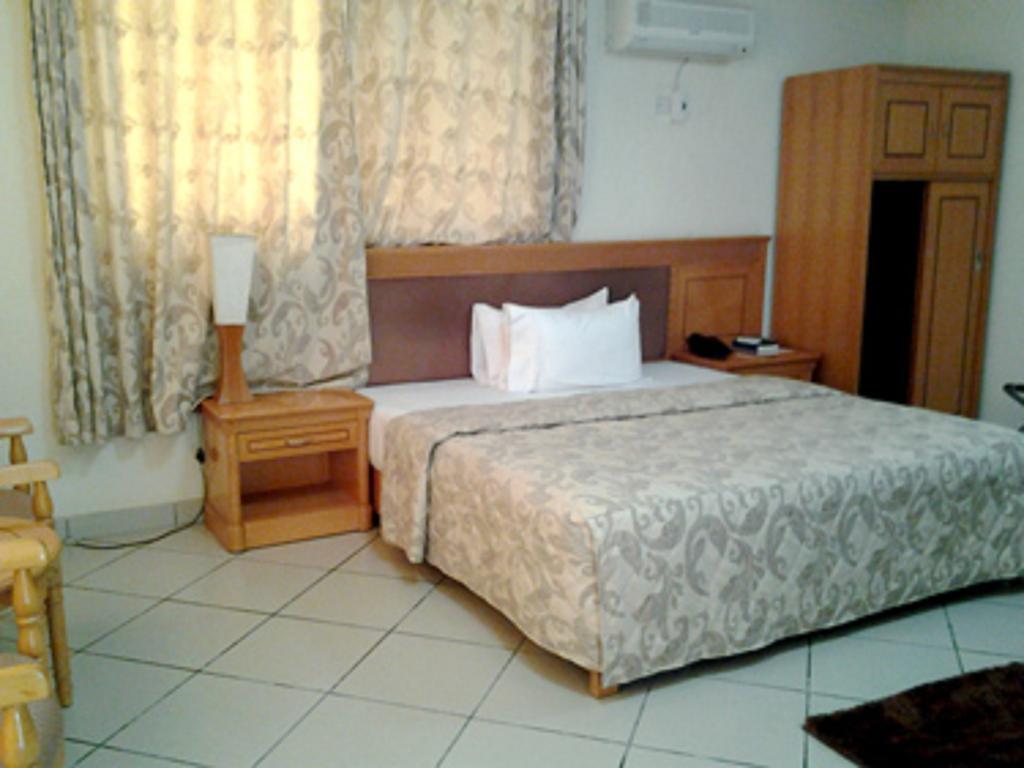 Sunset Hotel Kumasi Rum bild